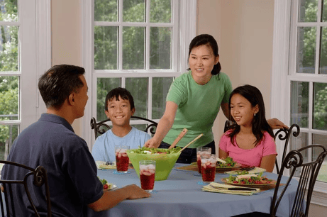 family-eating-at-the-table-619142__480