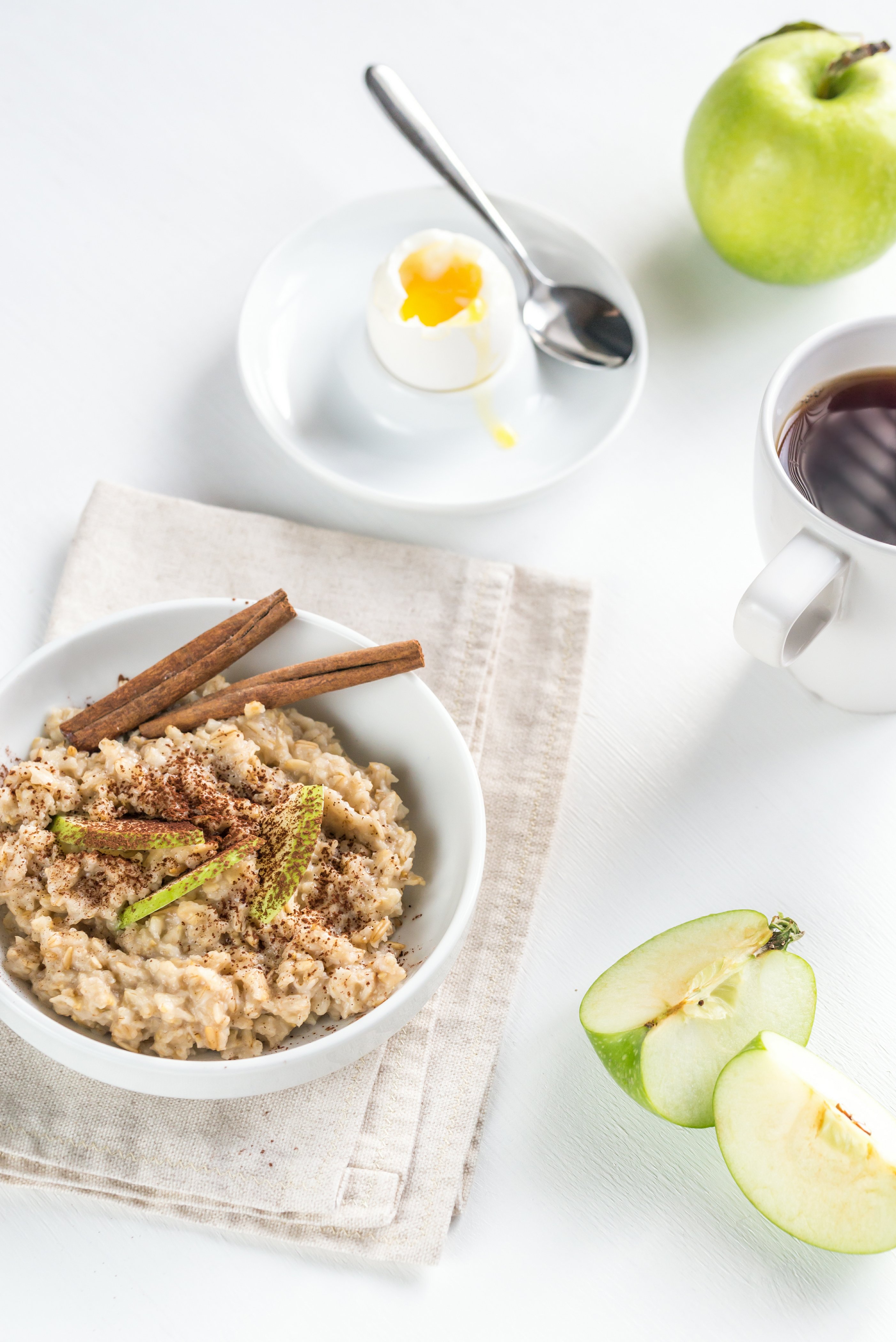 oats-with-egg-and-green-apple-PUMS3PU